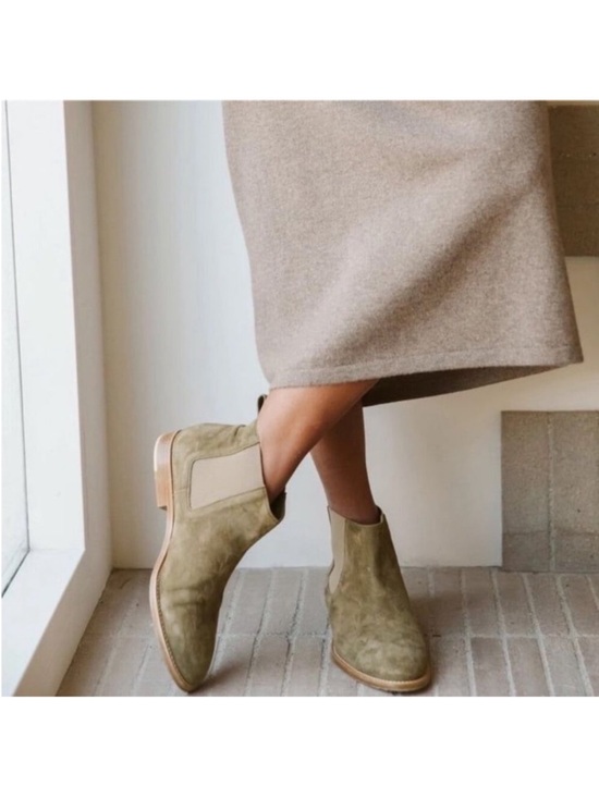Jenni Kayne Shoes - Jenni Kayne Suede Chelsea Ankle Boot in Laurel Size 9 Quiet Luxury Minimalist